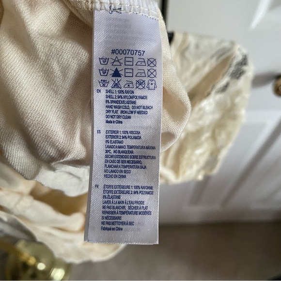 Forever 21 Cream Laced-Back Tee - Picture 4 of 4